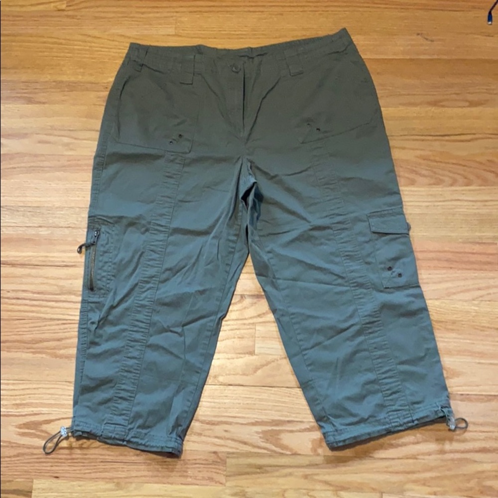 Green Cargo Capris